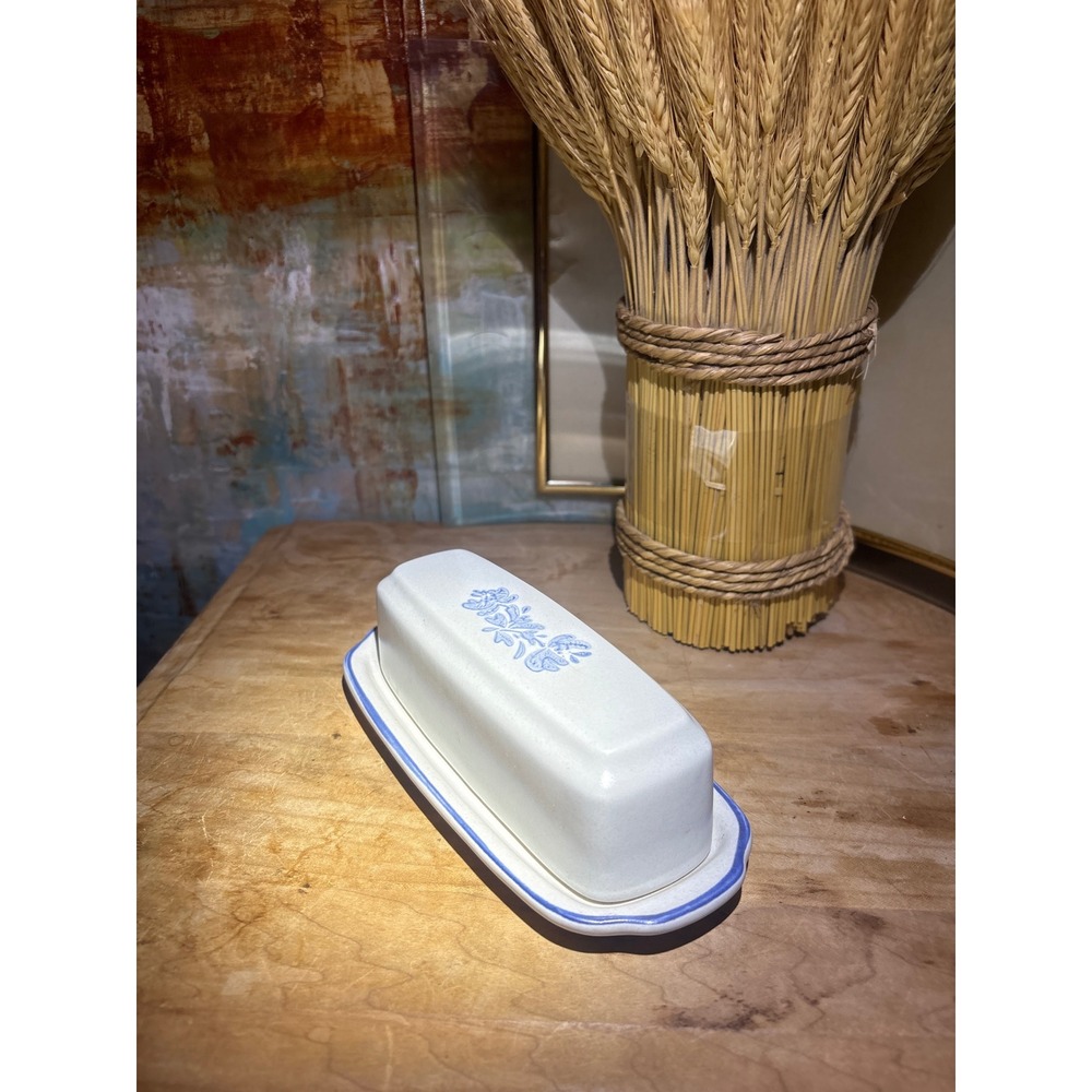 Pfaltzgraff Yorktowne Blue Floral Stoneware Butter Dish with Lid 028 USA